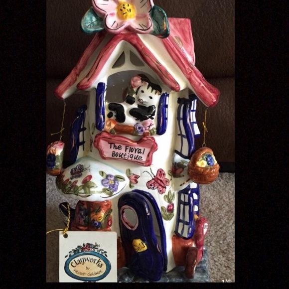 Candle House (Retired) - Picture 1 of 6